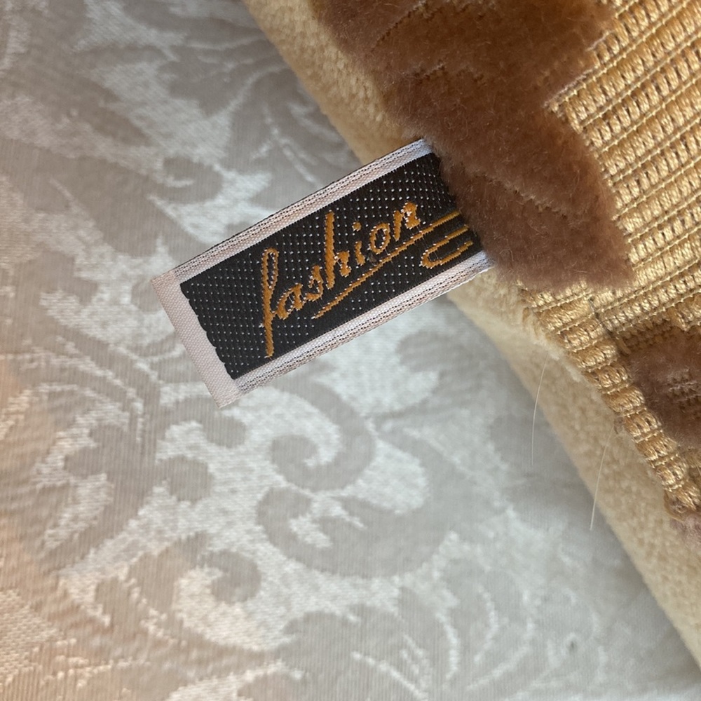 Vintage accent pillow - Picture 4 of 7